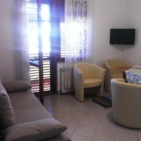 Charming Annie Diklo A2 2 2 Zadar
